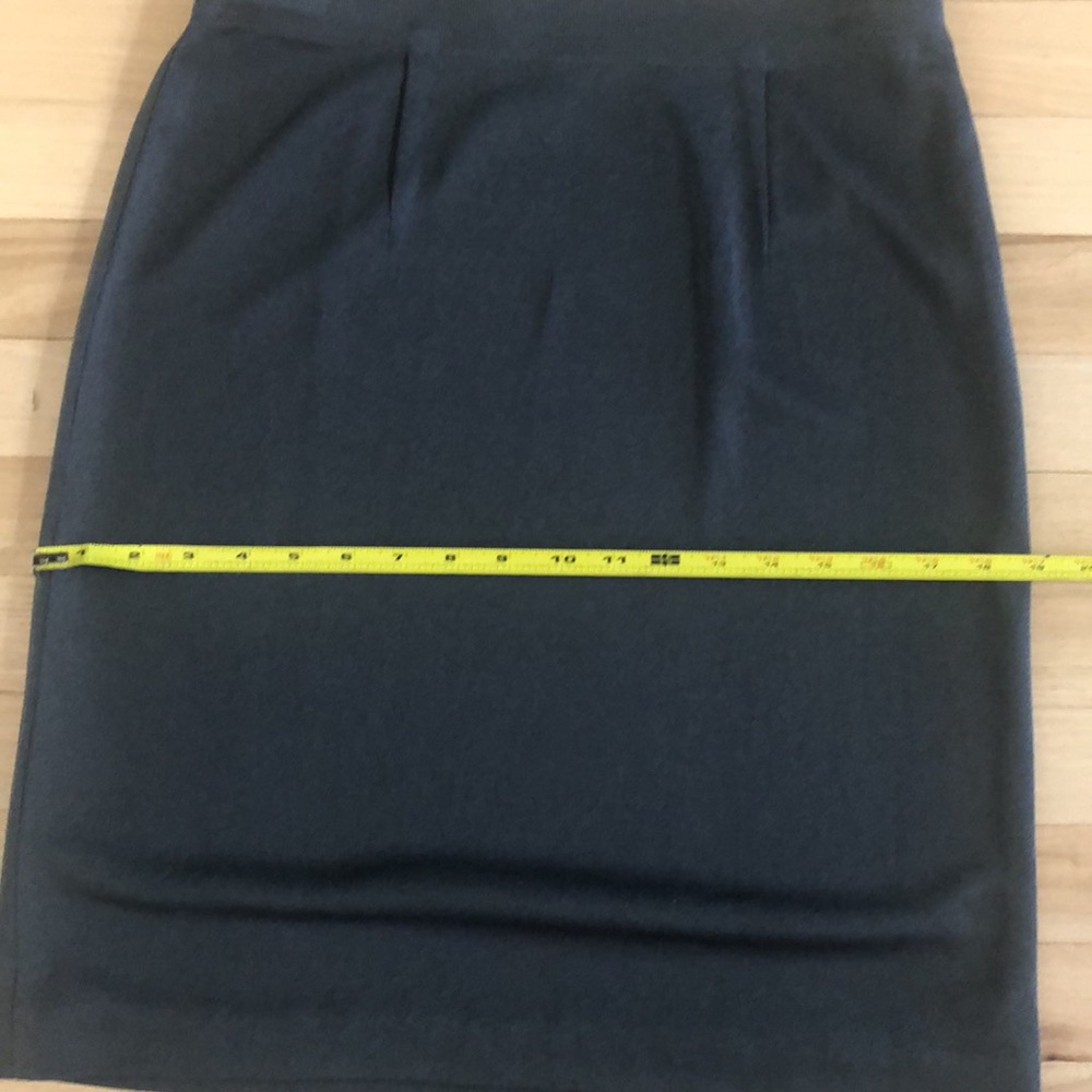 Exclusively Misook 22” Skirt S deep slate gray Knit stretch acrylic slate deep - Picture 10 of 11